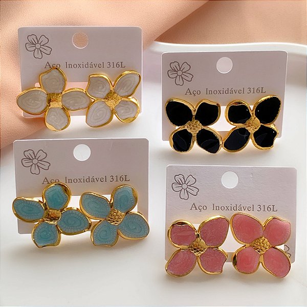 BRINCO FLOR 4 PÉTALAS ESMALTADO DOURADO AÇO 316L⭐️(GRUPO 1)