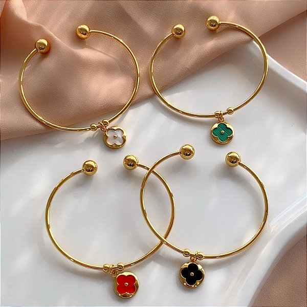 PULSEIRA/BRACELETE PINGENTE FLOR TREVO ESMALTADO DOURADO AÇO 316L⭐️