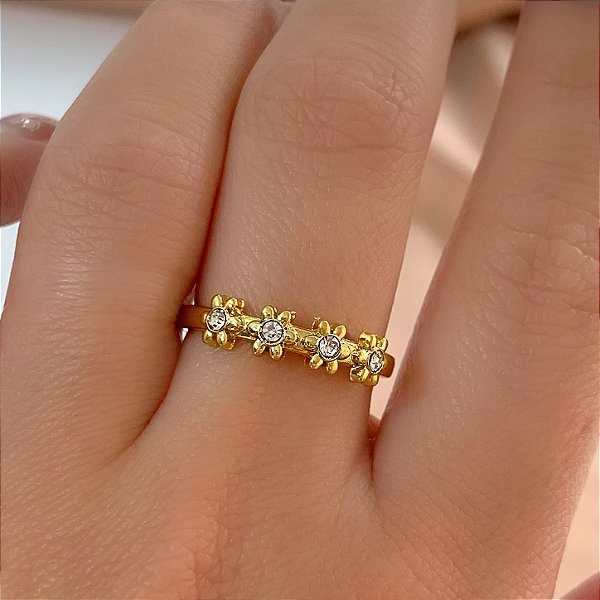 ANEL REGULÁVEL MINI MARGARIDAS COM ZIRCÔNIAS DOURADO AÇO 316L ⭐️