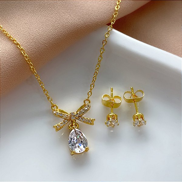 CONJUNTO BRINCO E COLAR LAÇO GOTA ZIRCÔNIAS DOURADO AÇO 316L⭐️