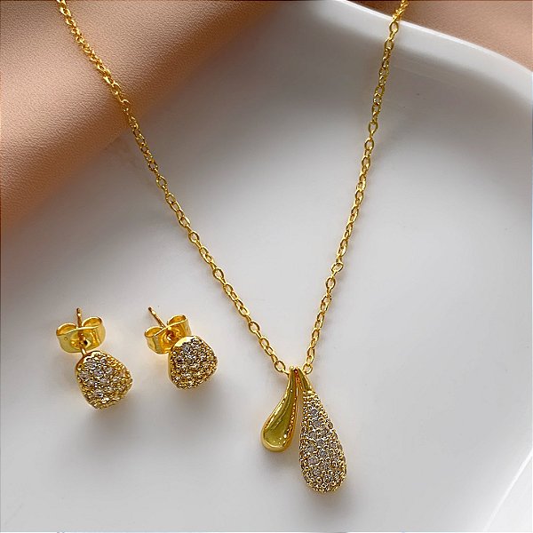 CONJUNTO BRINCO E COLAR GOTINHAS CRAVEJADAS ZIRCÔNIAS DOURADO AÇO 316L⭐️