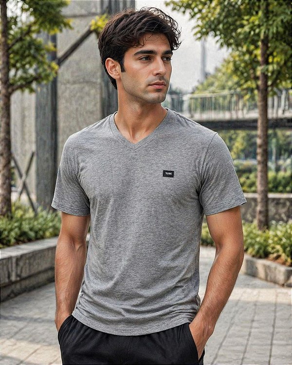 Camiseta Mas. com Gola V Tradicional, de Meia Malha PV Premium - Ref 37.16