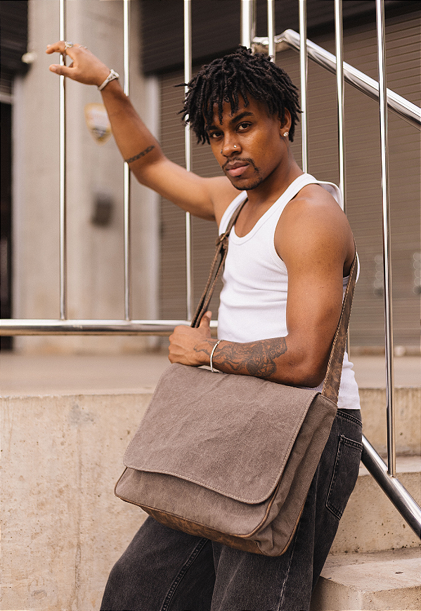 Pasta Carteiro Transversal de Lona Cinza A003