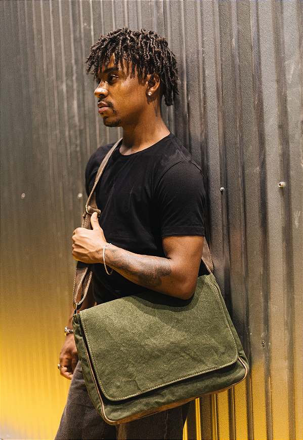 Pasta Carteiro Transversal de Lona Verde Militar A003