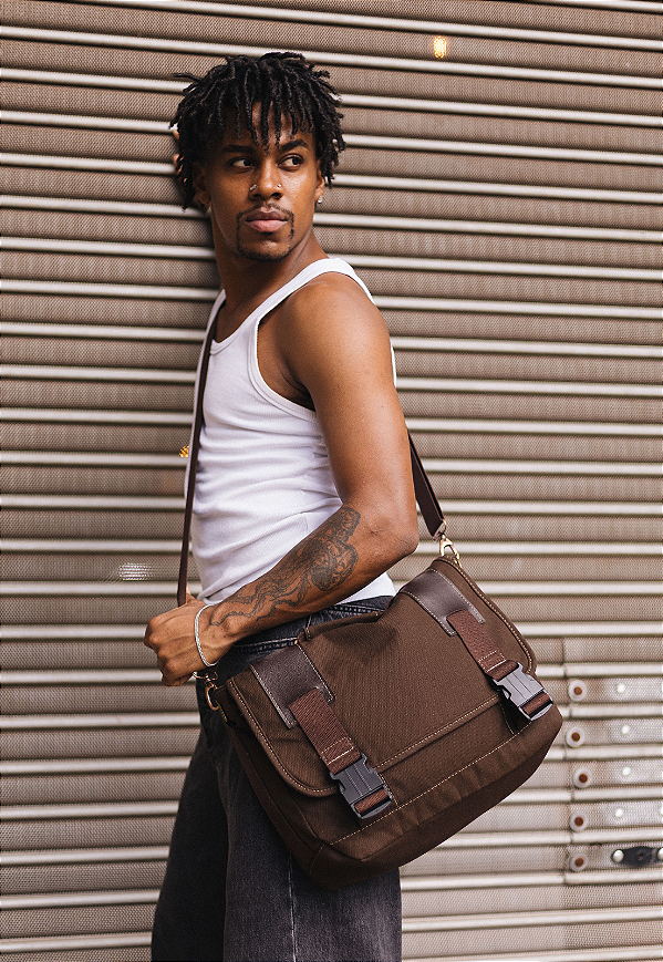 Bolsa Pasta Lenna's Carteiro Transversal de Lona Marrom LE09