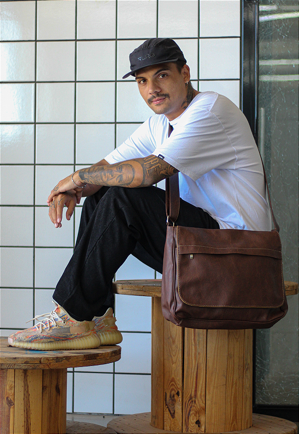 Pasta Carteiro Transversal Masculina Feminina Caramelo LE02