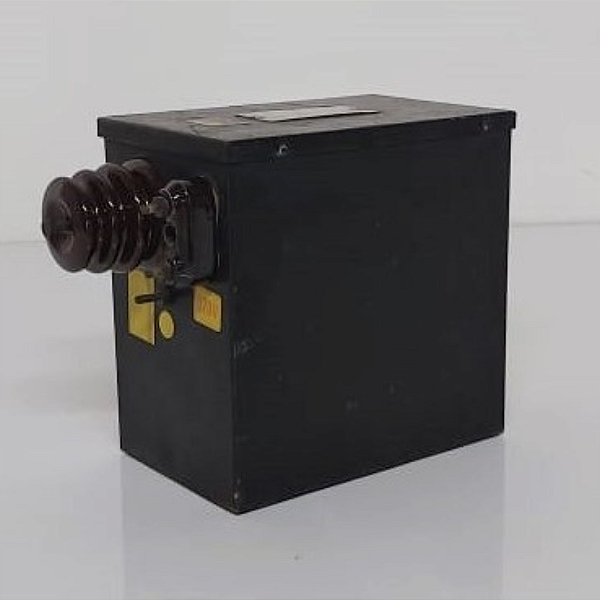 Transformador seminovo para neon 15000v, 60HZ - 30mA, 220v Ena