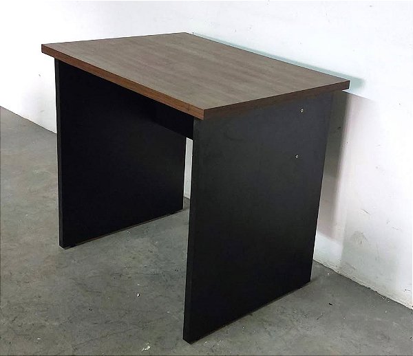 Mesa em mdf reforçada seminova