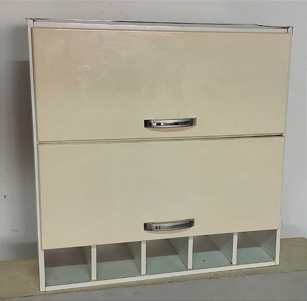 Armario de parede suspenso com 02 portas com prateleira mdf com divisorias para garrafas