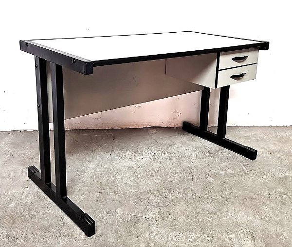 Escrivaninha com duas gavetas mdf seminova muito bem conservada