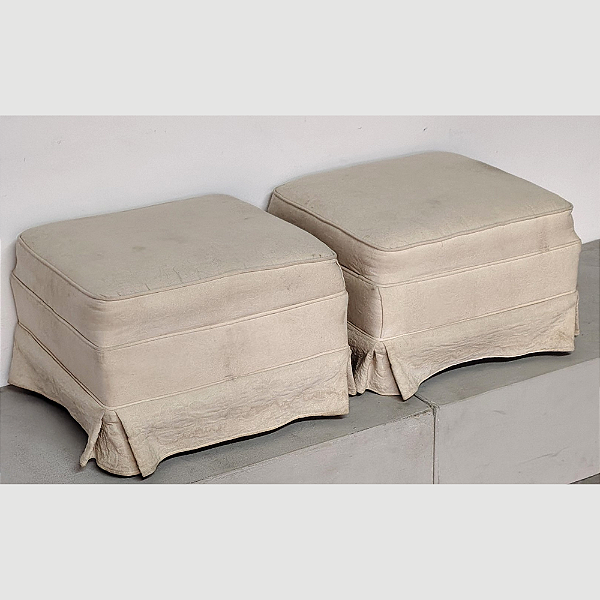 Puff Quadrado em Tecido com Capa Valor as duas Unidades