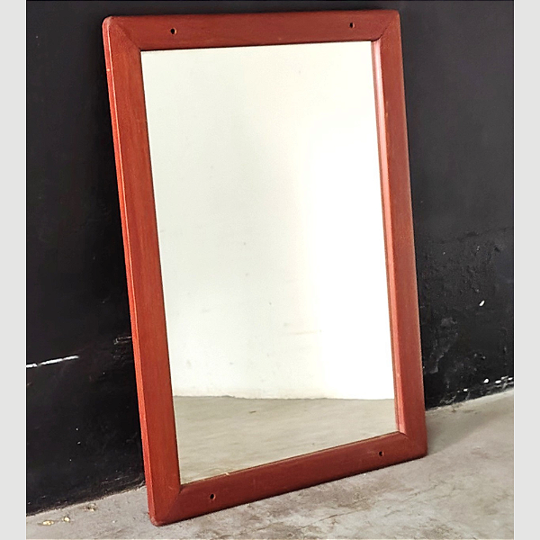 Espelho 78 X 106 cm com Moldura de Madeira Maciça