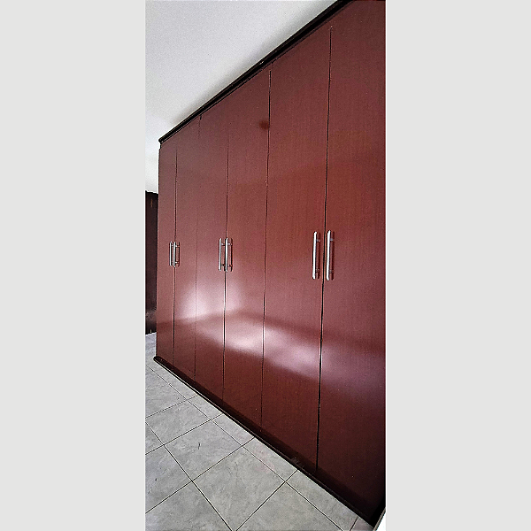 Guarda Roupas Casal 6 Portas Parte interna com4 gavetas 3 cabideiros