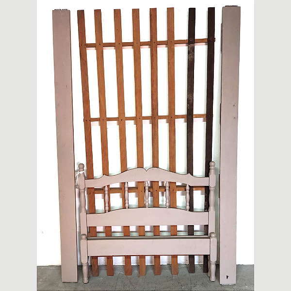 Cama de solteiro, madeira maciça Pintada