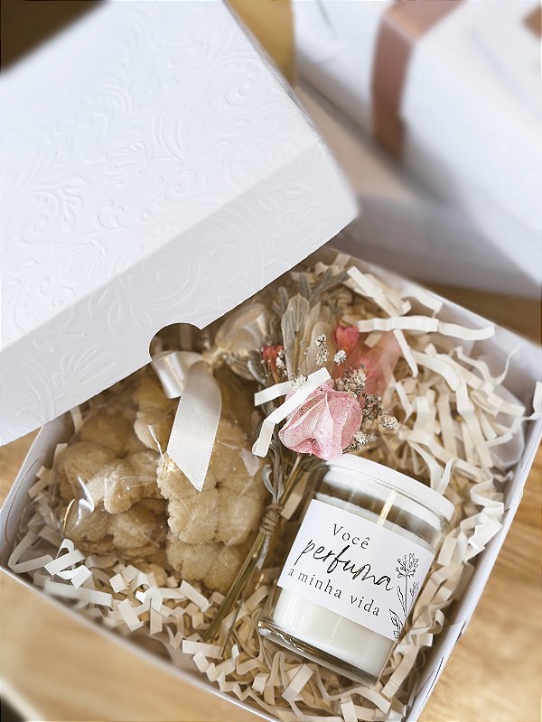 Kit Especial vela + arranjo + biscoito amanteigado