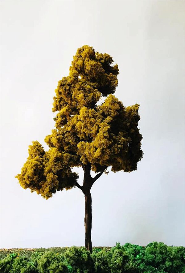Árvore alta 18 cm