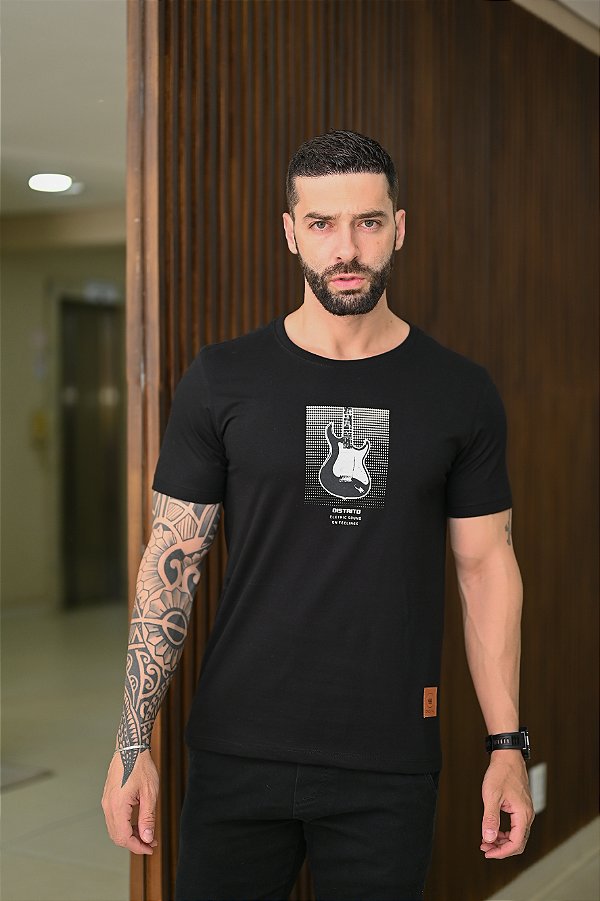 CAMISETA PREMIUM PRETO COM  DETALHE EM RELEVO