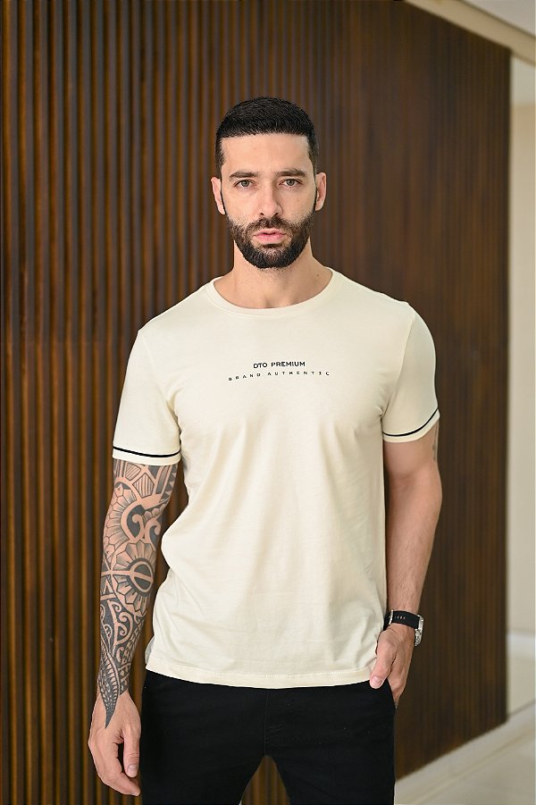 Camiseta Premium Algodão Off Recorte na Manga Menegotti