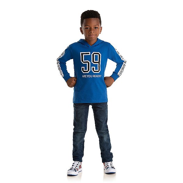 Camisa masculina manga comprida, com capuz e estampa nas mangas
