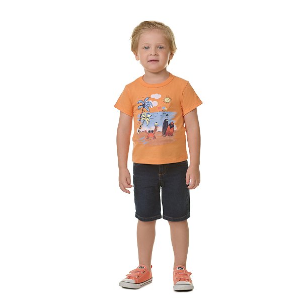 Camiseta masculina, meia com detalhe que brilha no escuro
