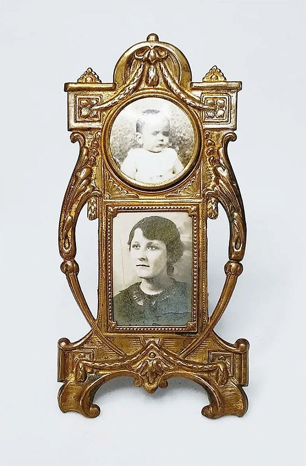 Porta-Retrato Antigo com Fotografias Antigas de Mãe e Bebê