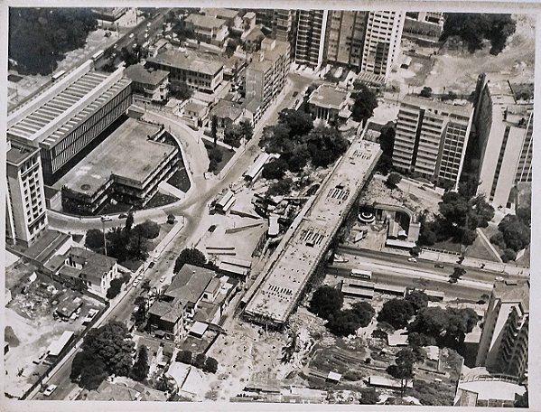 São Paulo, Av. Paulista e Construção do Viaduto São Carlos do Pinhal. Fotografia original de 1971