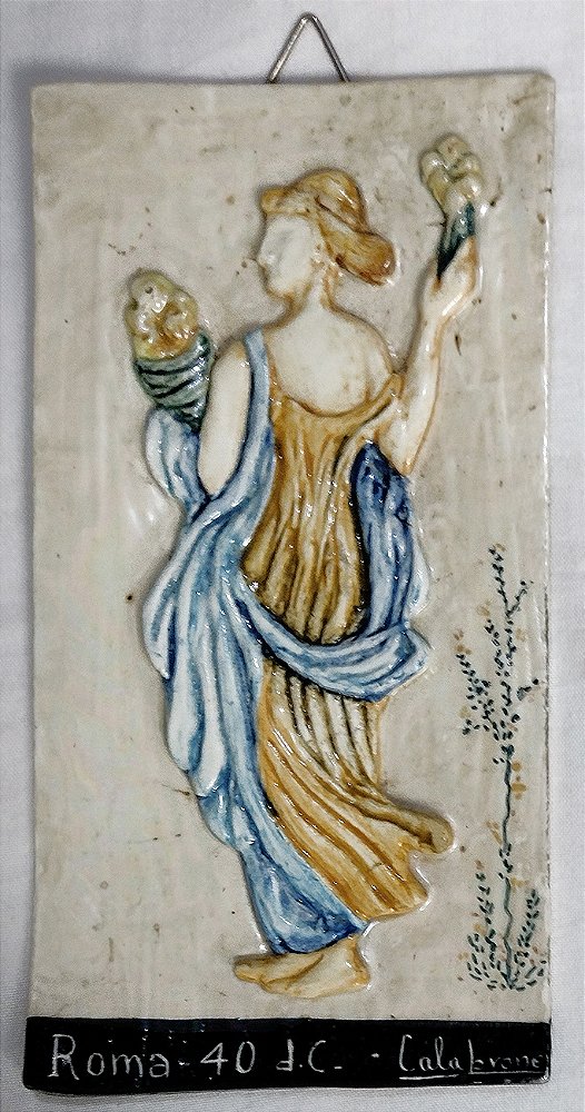 Domenico Calabrone - Rara Placa Cerâmica Assinada, Traje Feminino, Moda da Roma de 40 d.C.