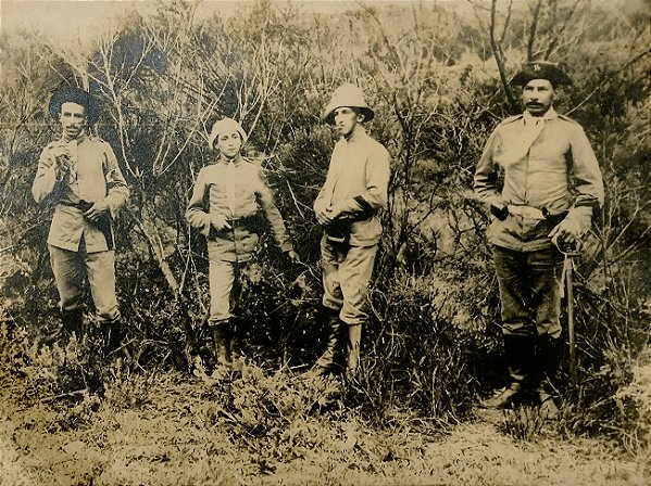 Guerra do Contestado - Paraná e Sta. Catarina - Fotografia Original com Grupo de Soldados, Colonia Vieira, 1915