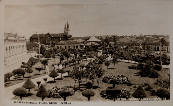 Uberaba -  MG - Praça Grupo Escolar - Cartão Postal Antigo Original, Não Circulado