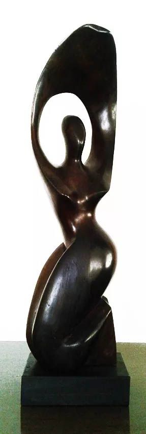 Escultura Modernista em Madeira Nobre,  Jacarandá da Bahia - Figura Estilizada de Mulher