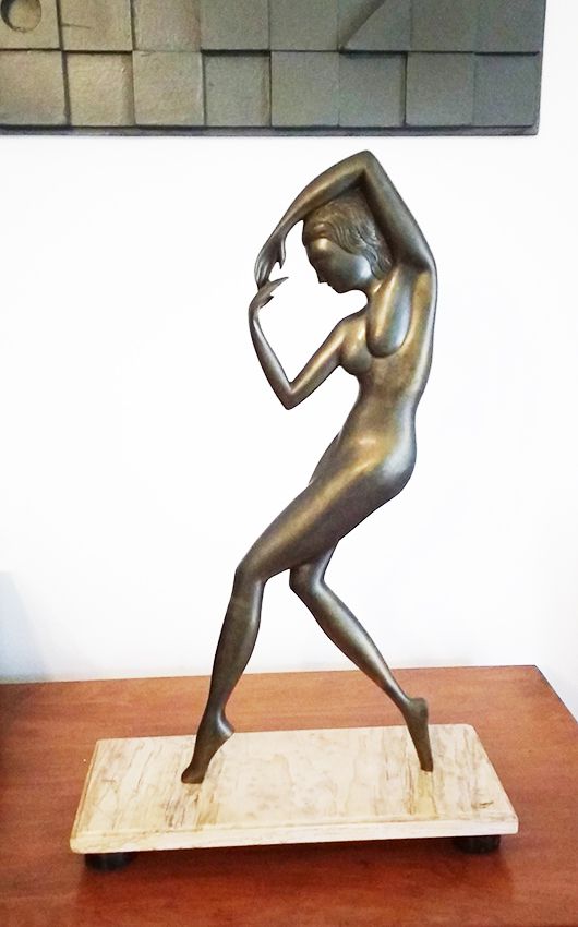 Escultura em Petit Bronze, Figura de Mulher Estilo e Época Retro