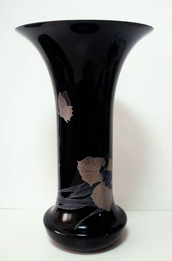 Vaso em Cristal Preto Pintado a Mão com Prata, Motivo Floral e Borboleta, Assinado Leonard
