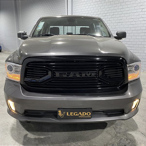 Ram 1500 Classic Laramie Night Edition 4x4 5.7 V8 2023