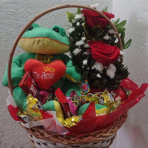 Cesta de Chocolates com Arranjo