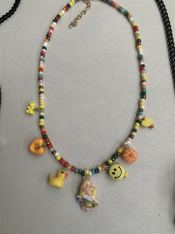 Colar Um dia feliz no  pomar de Zeferina