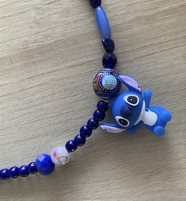 Colar Pegando uma onda no intenso azul