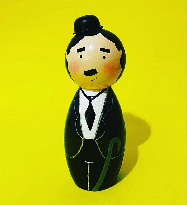 Boneco Charlie Chaplin Mensageiro