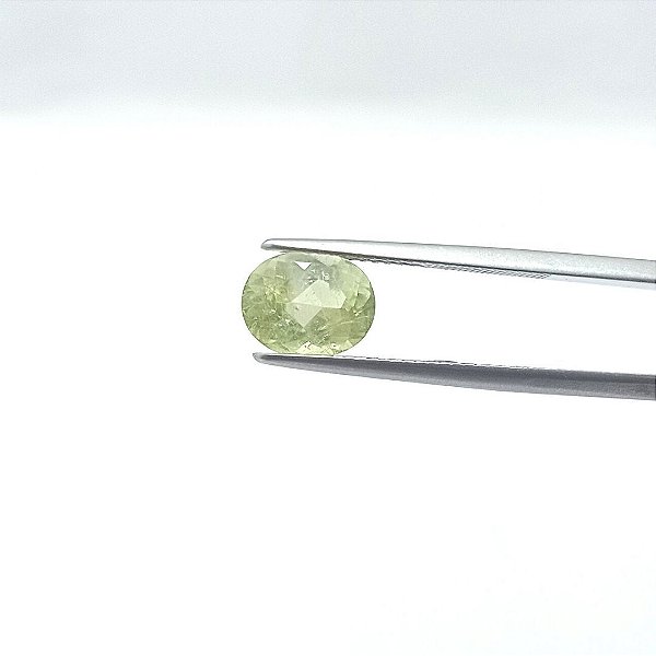 Turmalina Verde Claro Oval 7,2 x 9,2 mm