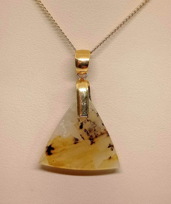 Pingente Banhado a ouro 18k de Pedra Quartzo Dendrita.