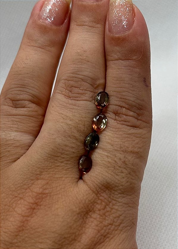 Andaluzita Oval 4 Pedras
