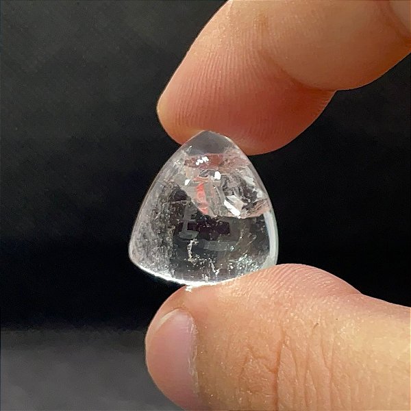 Quartzo Diverso Cristal Negativo Cabochão Triangular