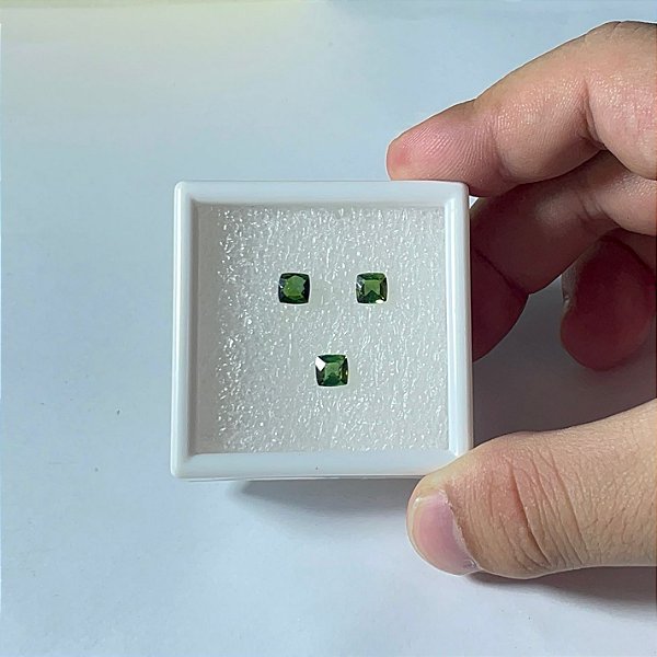 Turmalina Verde Quadrada 3 Pedras 5mm