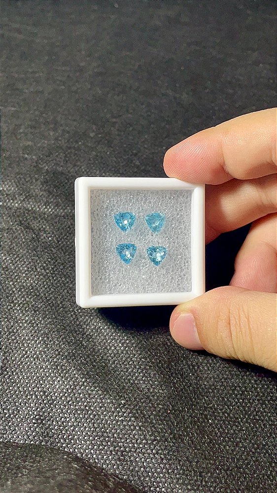 Topázio Azul FacetadoTrilhon Lote 4 Pedras