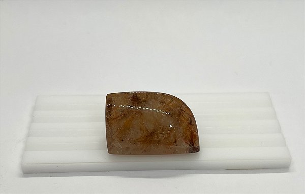 Quartzo Rutilo Dourado Cabochão Forma Livre 19,3 x 28,1 mm