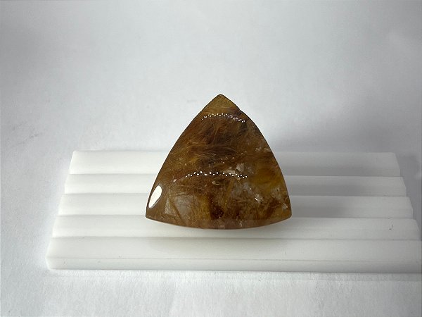 Quartzo Rutilo Dourado Cabochão Trillion 31,6 mm