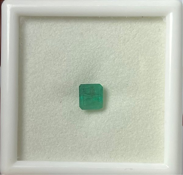 Esmeralda Quadrada Facetada 5,2 x 5,6 mm