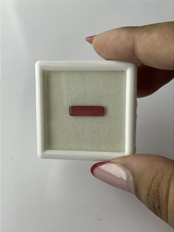 Rodonita facetada retangular 4 x 14 mm