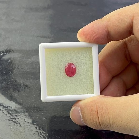 Rodonita Facetada Oval 7,5 x 9 mm