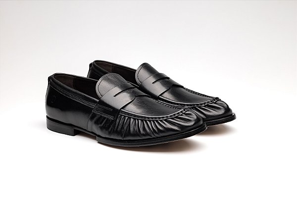 Loafer de Couro Plissado Preto
