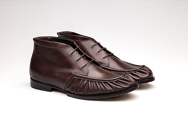 Bota Chukka de Couro Plissado Café
